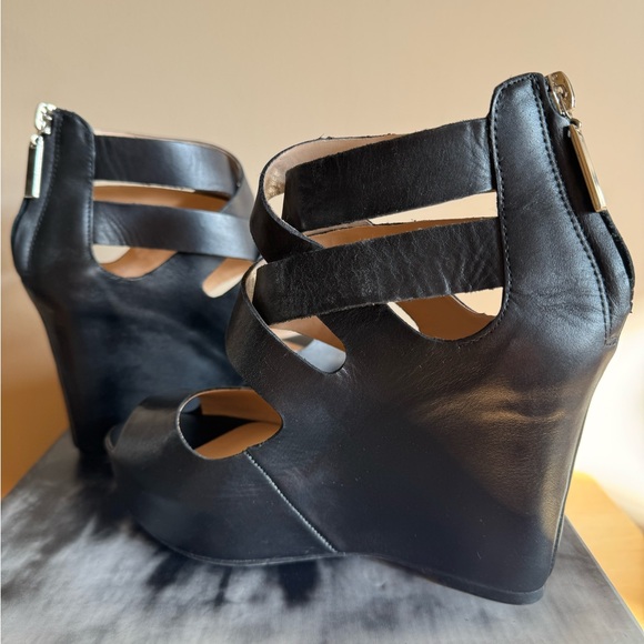 *SOLD* Dolce Vita Chunky Platform Sandals - Picture 3 of 8